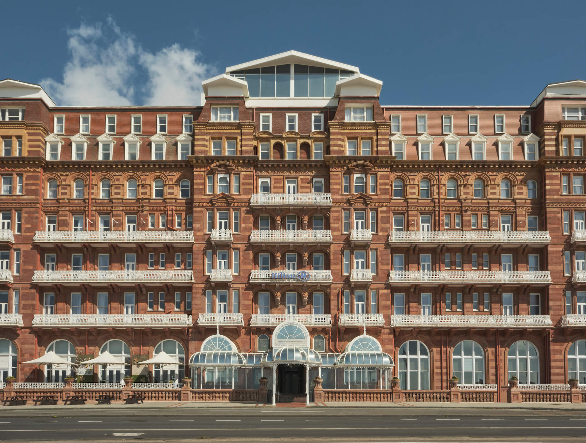 Front on picture of the Hilton hotel in Brighton